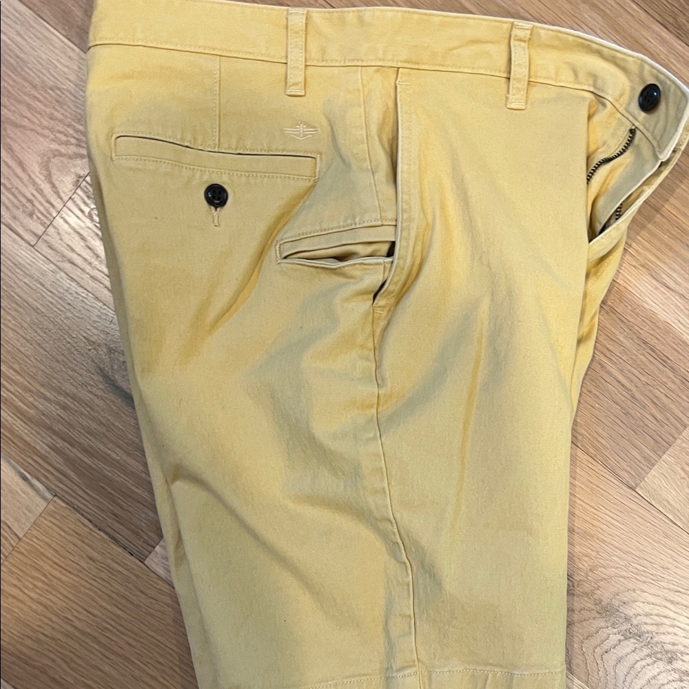 Dockers Yellow Men's Shorts - Picture 6 of 6